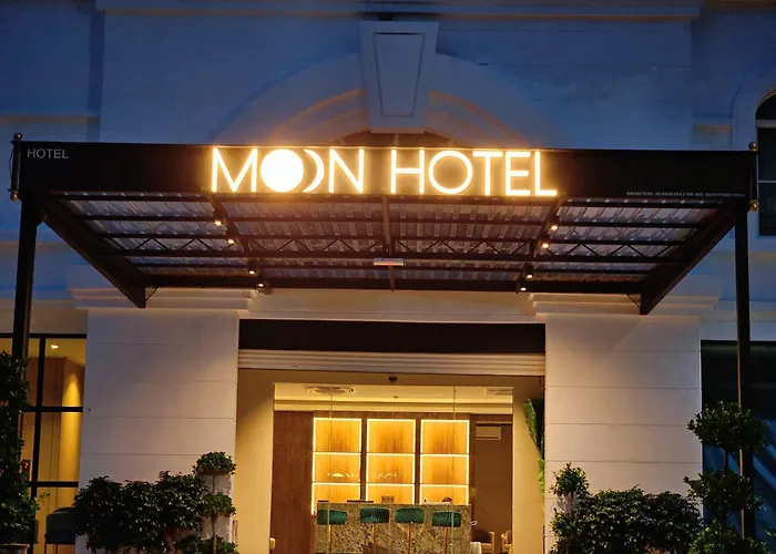 Moon Hotel George Town