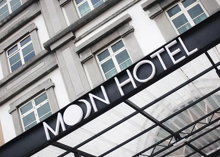 Moon Hotel George Town