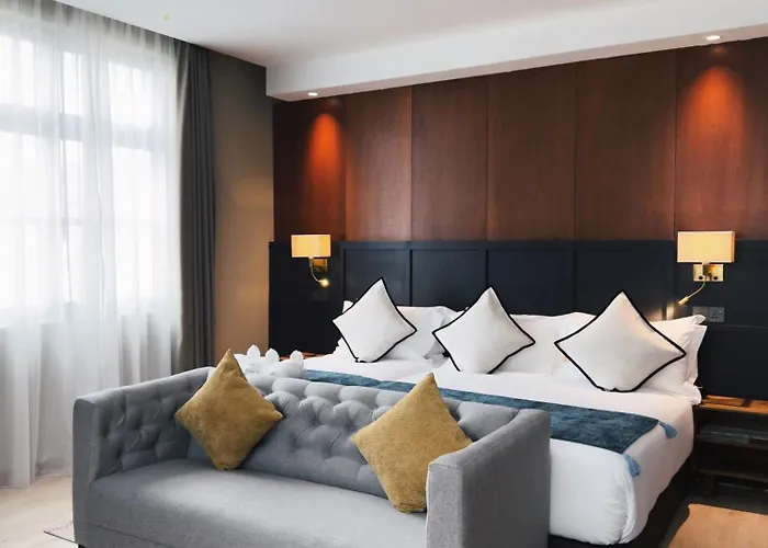 Moon Hotel George Town