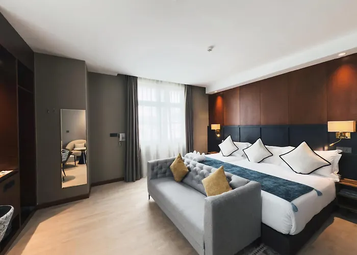 Moon Hotel George Town